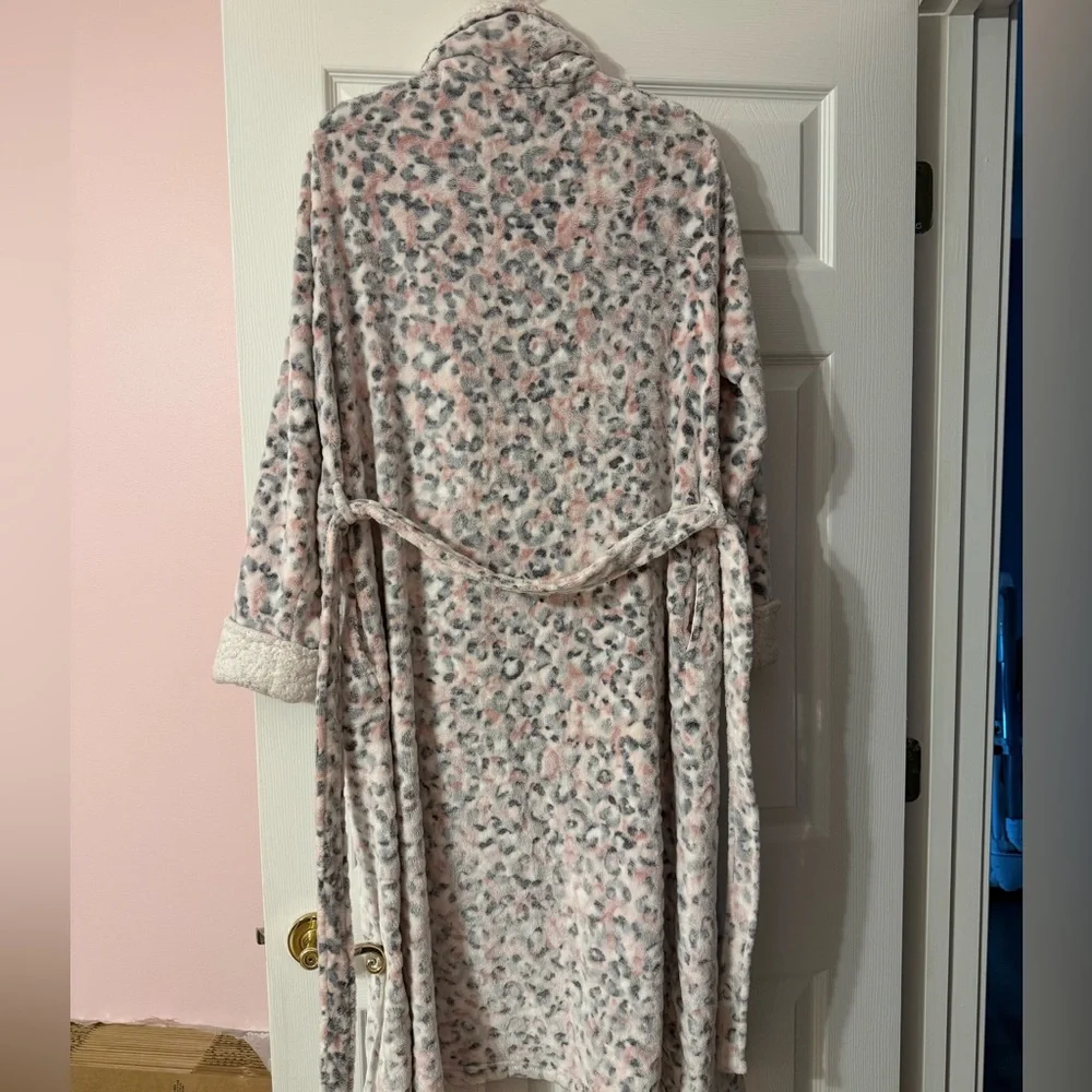 Leopard Print Fleece Robe - Picture 4 of 4